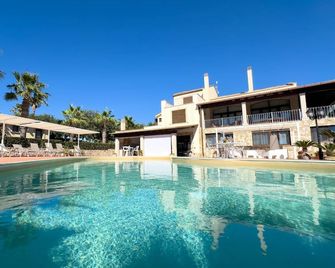 Villa Egadi, With Swimming Pool And Tenn - Trapani - Bazén