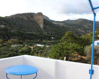 Aaron Studios Apartments - Agia Fotia - Balcón