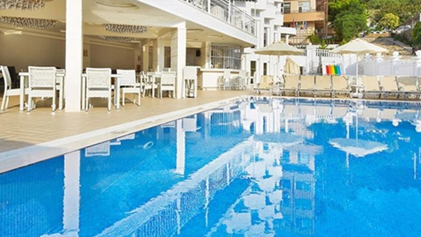 Ideal Pearl Hotel Adults Only