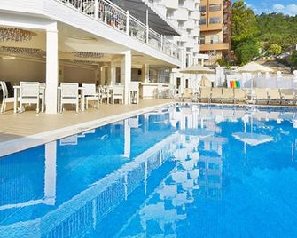 Ideal Pearl Hotel Adults Only - מרמריס - בריכה