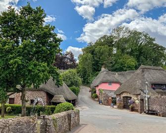 1 bedroom accommodation in Cockington, near Torquay - Torquay