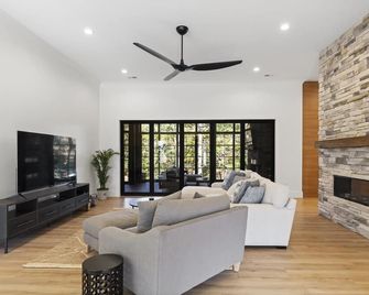 5-bedroom Lake Keowee home just 15 minutes from Clemson - Seneca - Obývací pokoj