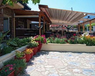 Nicolas Hotel - Georgioupoli - Patio