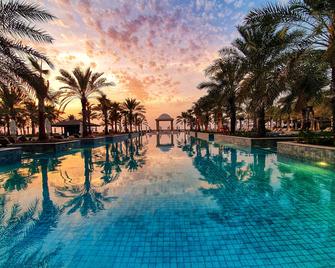 Hilton Ras Al Khaimah Beach Resort - Ras al-Chajma - Basen