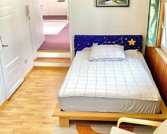 Komplette Ferienwohnung nur 20 Minuten bis Frankfurt Zentrum - Bad Homburg vor der Höhe - Schlafzimmer