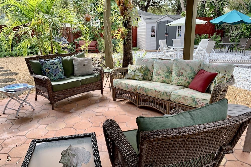 Queen Palm Apt~ 2nd Flr Apt~pretty, Clean. Great Location! - פורט מאיירס - פטיו