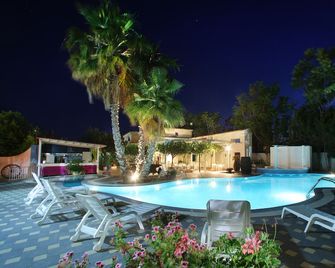Regent Beach Hotel & Apartments - Reggio Calabria - Piscina