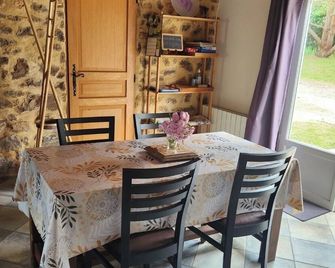 Quiet Accommodation Close To Domme And Sarlat - Saint-Martial-de-Nabirat - Comedor