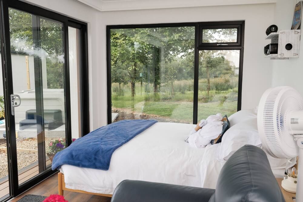Luxury Waterfront Self-Catering Cabins - Enniskillen - Schlafzimmer