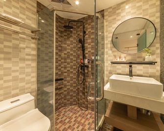 Xiamen | Laiyue Entertainment Balcony Hotel (Xiamen Railway Station & The Mixc Branch) - Xiamen - Bedroom