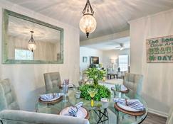 Charming Bluffton Escape with Patio and Gas Grill - Bluffton - Dining room