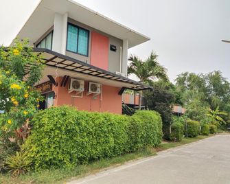 Pranwimol Resort - Pran Buri - Building