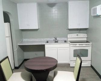 Homes-N-Courts - Sanford - Cocina