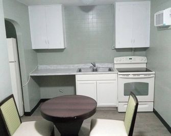 هومز إن كورتس - سانفورد - مطبخ