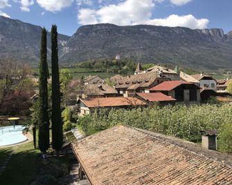 Angerburg Blumenhotel - Eppan an der Weinstrasse - נוף חיצוני