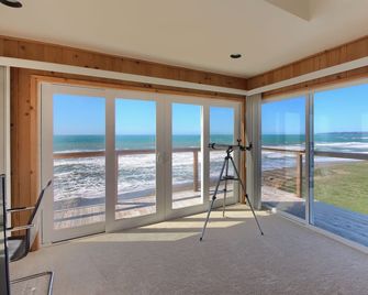 Oceanfront Escape - San Simeon