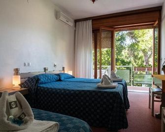 Hotel Adriaco - غرادو - غرفة نوم