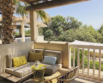 Private villa with pool - Pont du Gard - Castillon-du-Gard - Balcón