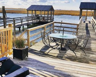 Beautiful Stone Harbor bay marshland views and stunning sunsets. Close to beach - Cape May Court House - Balkon