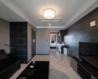 هوتل ستايت تينوجي - دار ضيافة - أوساكا - غرفة معيشة