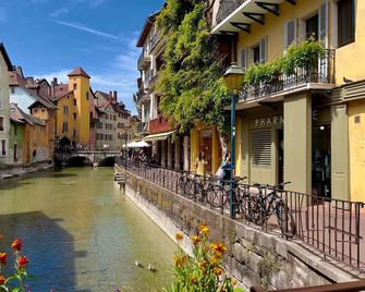 Perle du lac au coeur de la vieille ville - Annecy - Vista externa