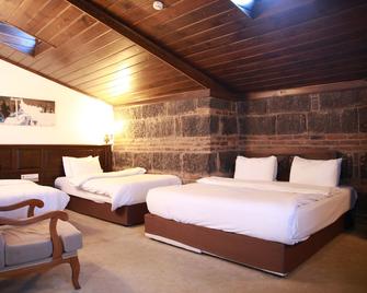 Cheltikov Hotel - Kars - Bedroom