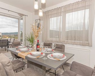 Cozy Apartment In Sibenik - Sibenik - Salle à manger