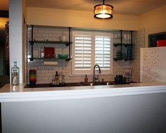 Bungalow On The Bayou (Best Location on the Island) - Anna Maria - Kitchen