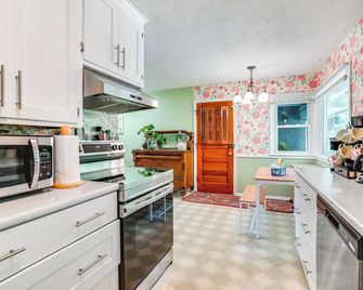 Welcoming Cottage Grove Home With Yard - Cottage Grove - Keuken