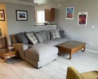 Cozy home, easy access to downtown and Lunch Loops - Grand Junction - Living room