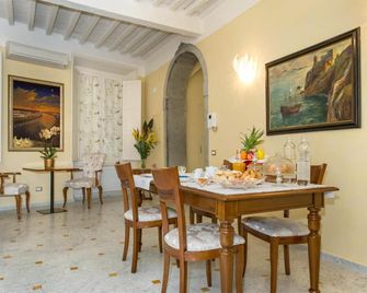 Relais Dei Mercanti B&B And Suites - פיזה - חדר אוכל