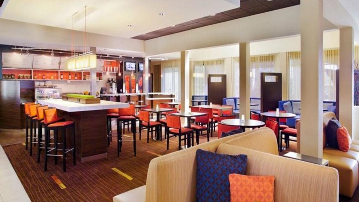 Courtyard by Marriott Fresno