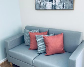 Ivy Cottage Two Bedroom & Garden in Temple Fortune - London - Living room