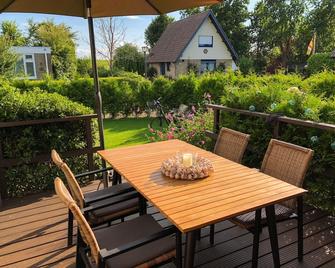 Friendly bungalow behind the dike to the IJsselmeer and beach - Wi-Fi - Lemmer - Restaurant