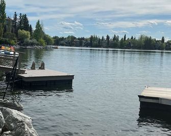 Calgary Lake House B&B - Calgary