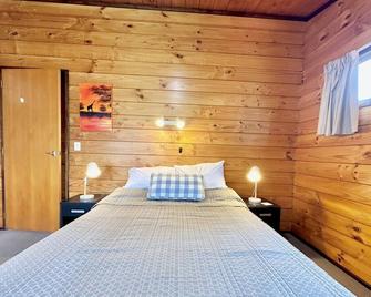 Orewa Motor Lodge - Orewa - Bedroom