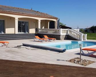 Fully Equipped Luxury Villa With Swimming Pool For 15 People - Miramont-de-Guyenne - Piscina