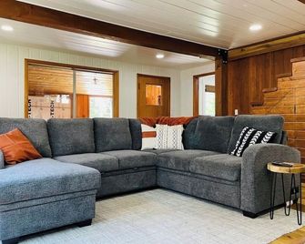 Samak Adventure Cabin gateway to the Uinta mountains - Kamas - Living room