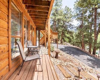 Private Hot Tub Overlooking Pikes Peak - Woodland Park - Patio