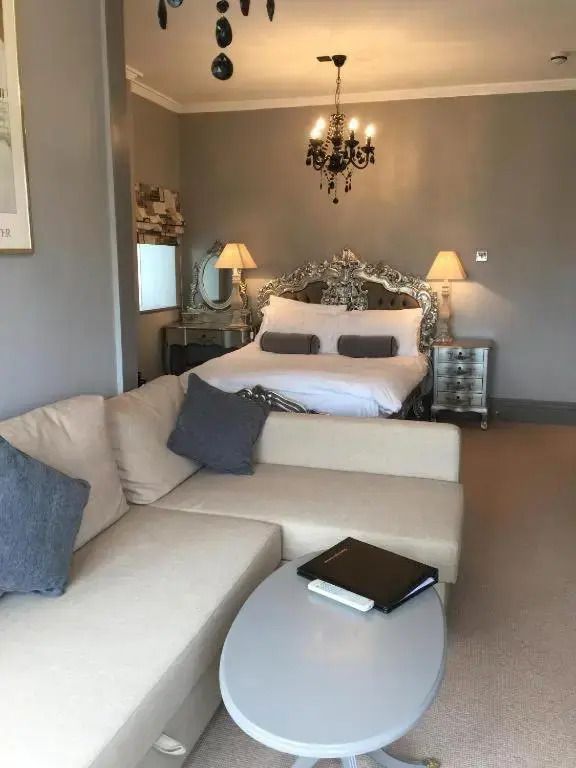 The White House Hotel