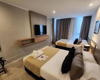 Relaxing Room With Pool Free Breakfast And Parking Near Local Attractions - Río Cuarto - Slaapkamer