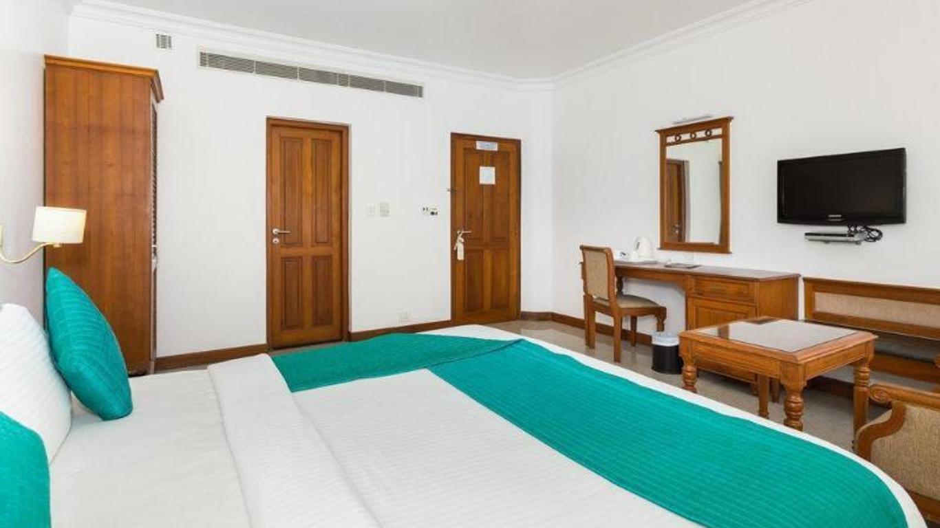 The Avenue Center Hotel