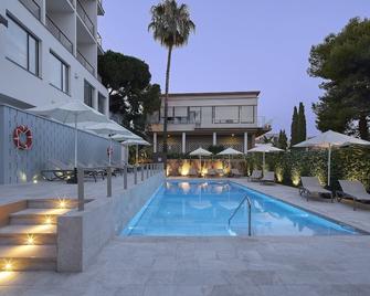 Nuria - טאראגונה - בריכה