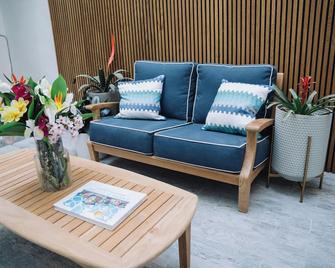 The Looking Glass Hotel - San Juan - Living room
