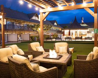 Pea Soup Andersen's Inn - Buellton - Patio