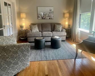Bearson Villa - Hickory - Living room