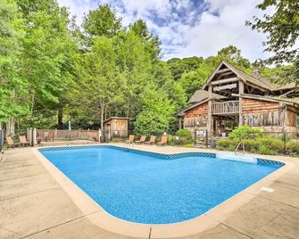 Walk to Slopes: Mars Hill Resort-style Mtn Chalet - Mars Hill - Piscina