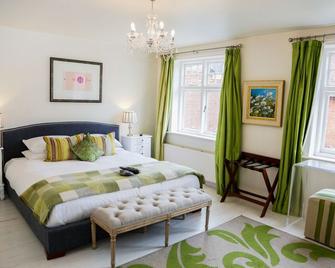 The Miller of Mansfield - Reading - Bedroom