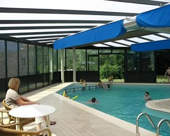 Hotel Restaurant De Roosterhoeve - Roosteren - Pool
