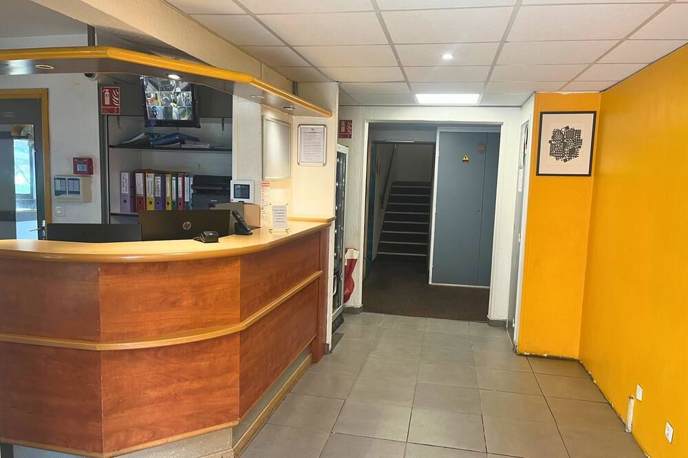 إيج أوتل ساغسل